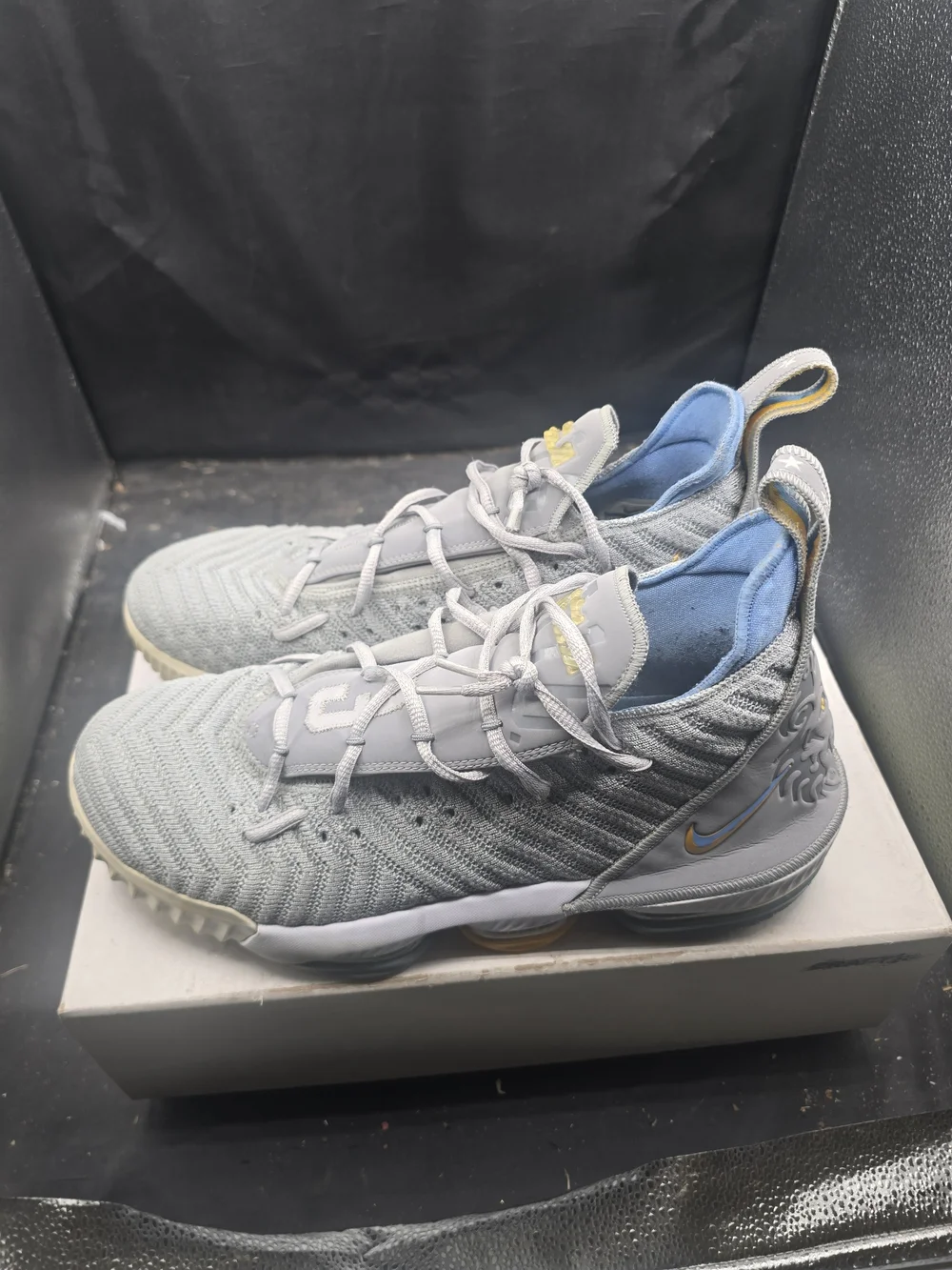 Nike Light Gray‎ Sneakers with Blue Interior